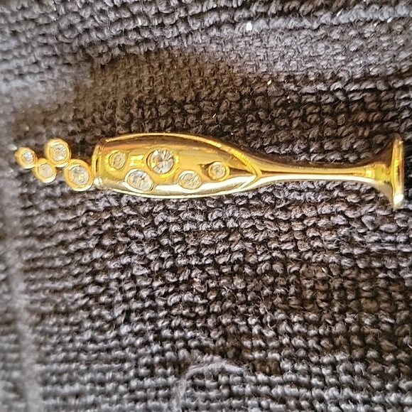 Elegant New Years eve Gold Champagne and Hat Pin Set - Picture 3 of 4